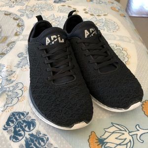 Women’s APL Techloom Phantom Sneakers Black S 8.5